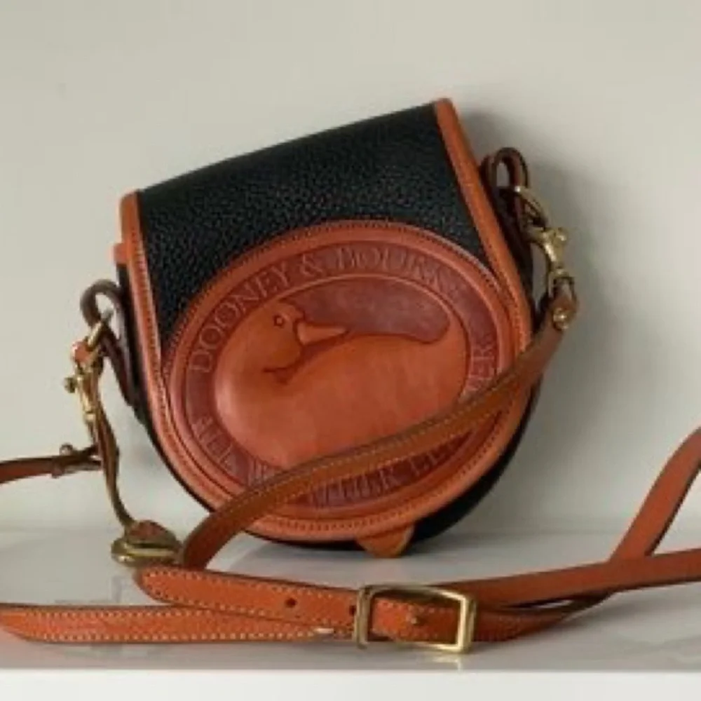 Dooney & Bourke Big Duck Crossbody Purse Black Tan Shoulder Bag - Picture 1 of 12